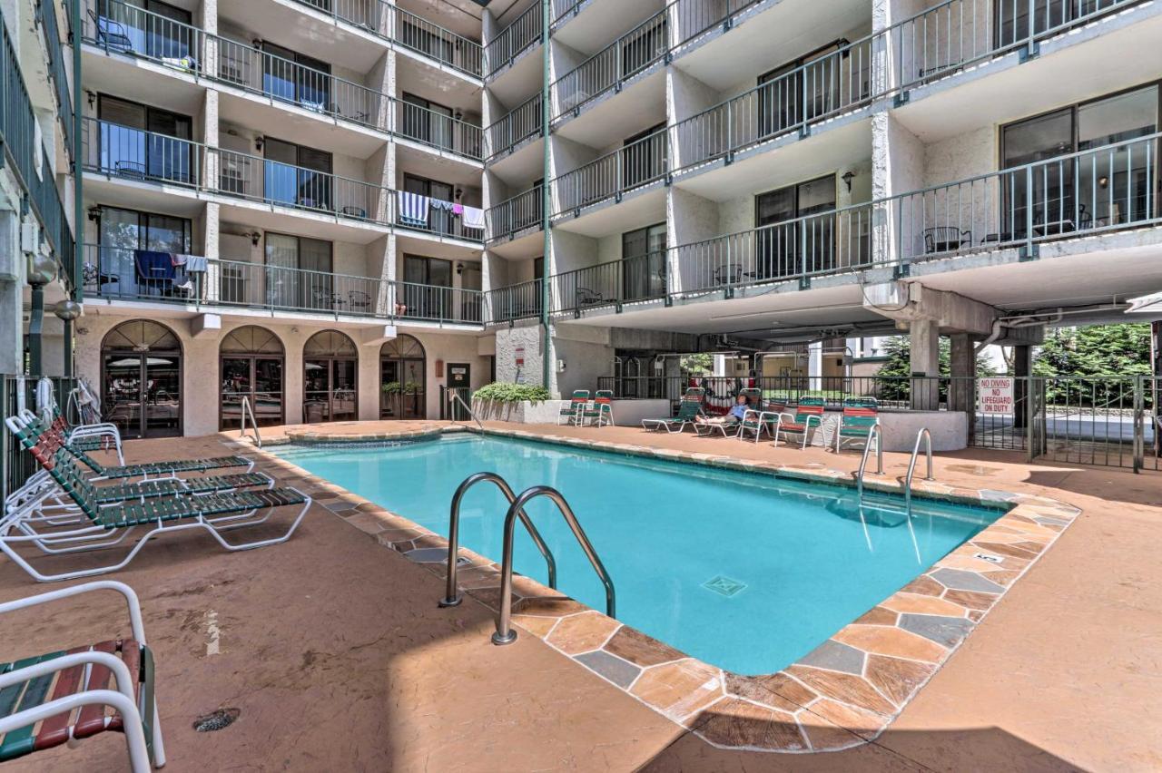Gatlinburg Condo Walk To Downtown Attractions! Exterior photo
